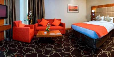 تور دبی هتل رامادا چلسی - آزانس مسافرتی و هواپیمایی آفتاب ساحل آبی